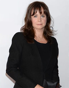 Emily Watson as Beryl Wilde, Jane's mother